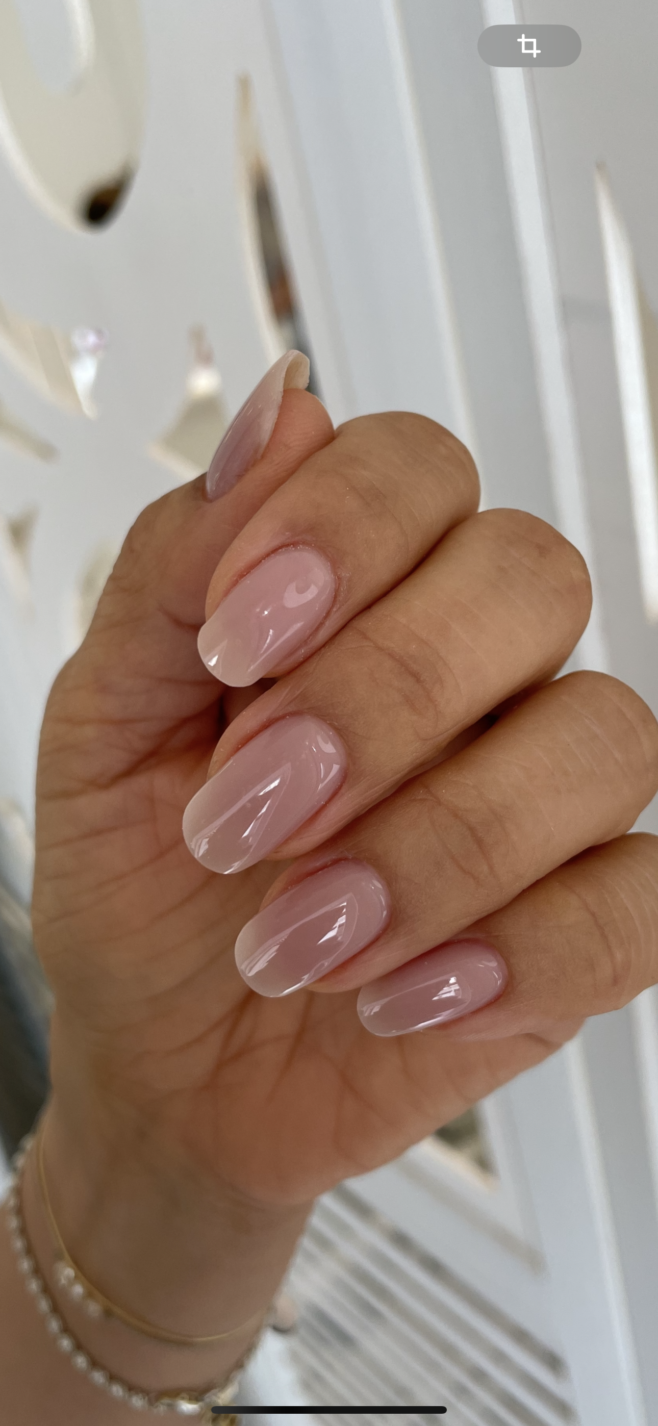 Unser BIAB (Builder Gele) bietet die ideale Grundlage für eine widerstandsfähige und langanhaltende Maniküre. Perfekt für Kunden, die natürliche Stärke und Haltbarkeit suchen, ohne auf Flexibilität und ein gepflegtes Finish zu verzichten. Im Alisa Nails Shop finden Sie hochwertige BIAB-Produkte, die Naturnägel schützen und ideal als Basis oder allein als dezente, stabile Maniküre verwendet werden können. 