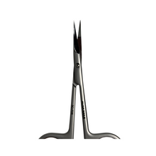 Die Nagelhautschere von Alisa Nails überzeugt durch präzise, handgeschliffene Klingen, die ein exaktes Schneiden der Nagelhaut ermöglichen. Ihr ergonomisches Design sorgt für einen komfortablen Griff und maximale Kontrolle bei der Arbeit. Gefertigt aus rostfreiem Edelstahl ist sie langlebig, hygienisch und leicht zu reinigen. Ein unverzichtbares Werkzeug für professionelle und perfekte Ergebnisse in deinem Nagelstudio!