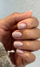 Entdecken Sie die BIAB Nagellack-Kollektion von Alisa Nails für langanhaltende, stabile und natürlich aussehende Nägel. Unser BIAB (Builder in a Bottle) Nagellack ist ideal für alle, die ihre Nägel stärken und gleichzeitig ein gepflegtes, glänzendes Finish genießen möchten. Die innovative Formel sorgt für Flexibilität und Widerstandsfähigkeit, sodass Brüche und Absplittern minimiert werden. Perfekt für Naturnägel und auch als Basis für Gel-Maniküren.