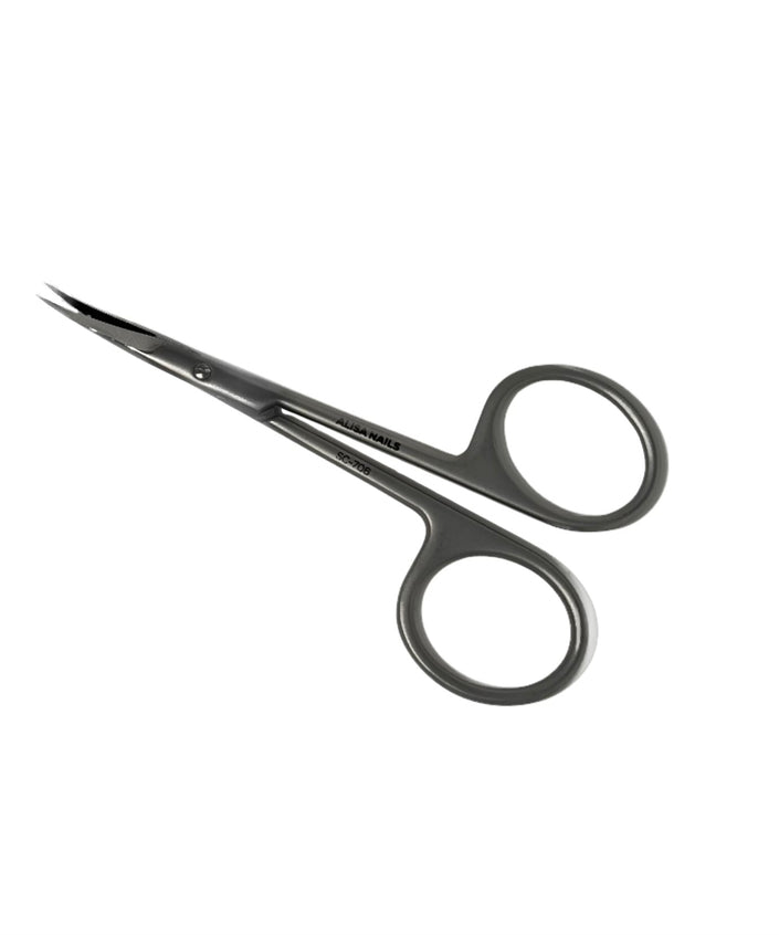 Die Nagelhautschere von Alisa Nails überzeugt durch präzise, handgeschliffene Klingen, die ein exaktes Schneiden der Nagelhaut ermöglichen. Ihr ergonomisches Design sorgt für einen komfortablen Griff und maximale Kontrolle bei der Arbeit. Gefertigt aus rostfreiem Edelstahl ist sie langlebig, hygienisch und leicht zu reinigen. Ein unverzichtbares Werkzeug für professionelle und perfekte Ergebnisse in deinem Nagelstudio!