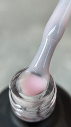 Das UV- Gel in a Bottle von Alisa Nails in Frankfurt bietet eine einfache und langanhaltende Lösung für perfekte Nägel. Mit seiner hochpigmentierten Formel sorgt es für intensive Farben und einen makellosen Glanz, der bis zu mehrere Wochen hält.st sich mühelos auftragen, verläuft nicht und härtet schnell unter UV- oder LED-Licht aus. Ideal für alle Nageltypen,