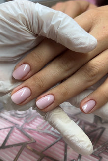 Entdecken Sie perfekte uv Lack von Alisa Nails sowie Color base für uv maniküre 